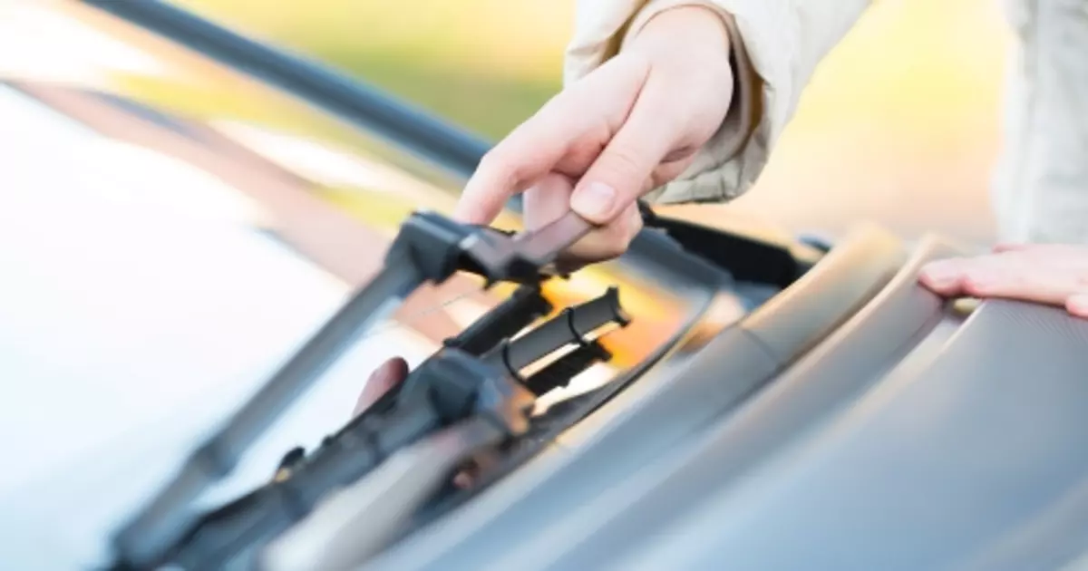 How To Check And Change Your Car’s Windscreen Wipers | Haynes Publishing